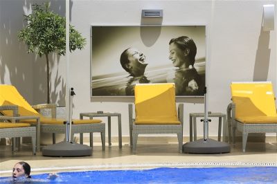 Pool Bar