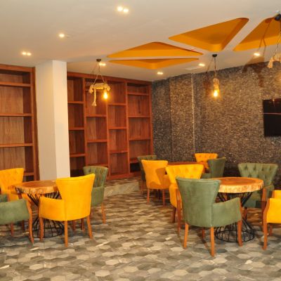 Restaurant & Bar